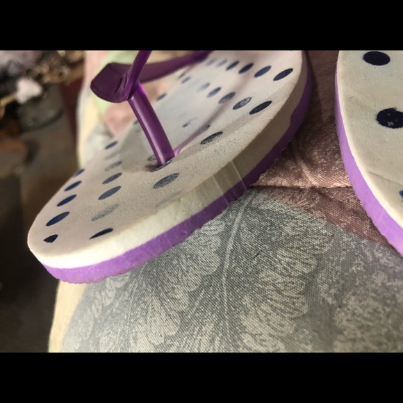 Purple polka dot flip flops large sz 10-11 guc - Picture 4 of 10